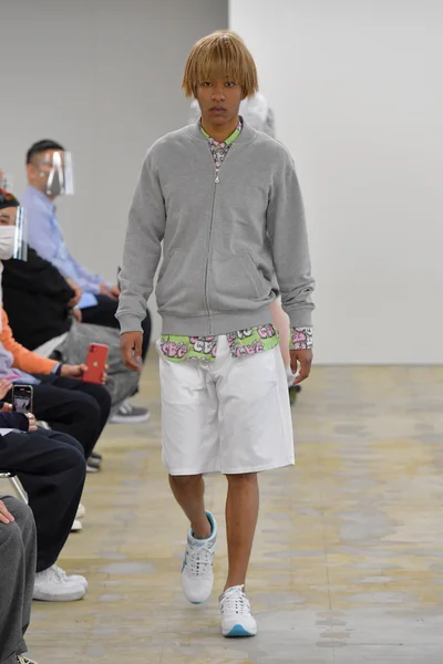 Look 11